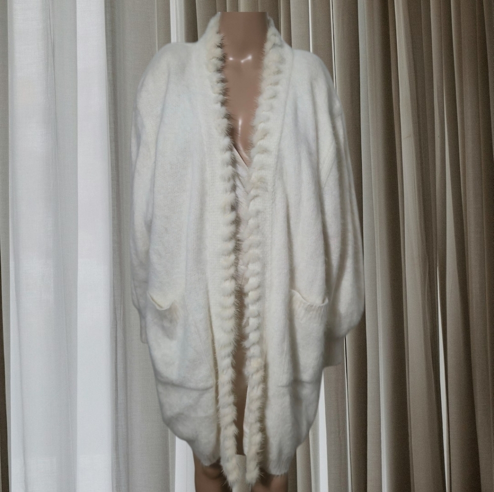 Elegant White Women's Coat.          #150